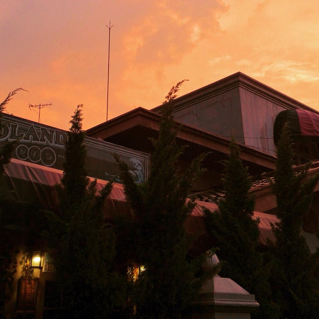 #Retweet if you have ever been to this magnificent <a href="/Schitzoland/">Schitzoland</a> !