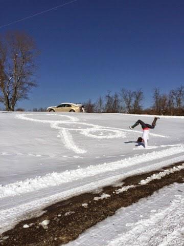 storygirll's tweet photo. Smiles from one creative daughter! Build a #handstanding #snowman @Handstanders #CrazyCoot ... Her #NaNaABooBoo ^..^ http://t.co/sFjsWcgKby