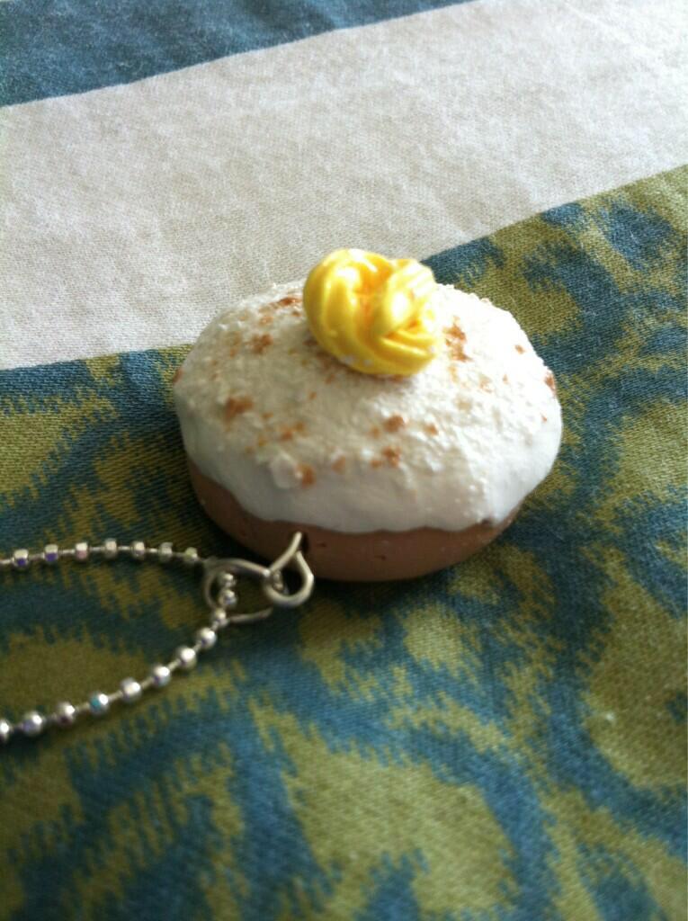 FitMouseMarci's tweet image. Found another pic of my @schoolbread necklace @Bekka_C @FitMousePodcast