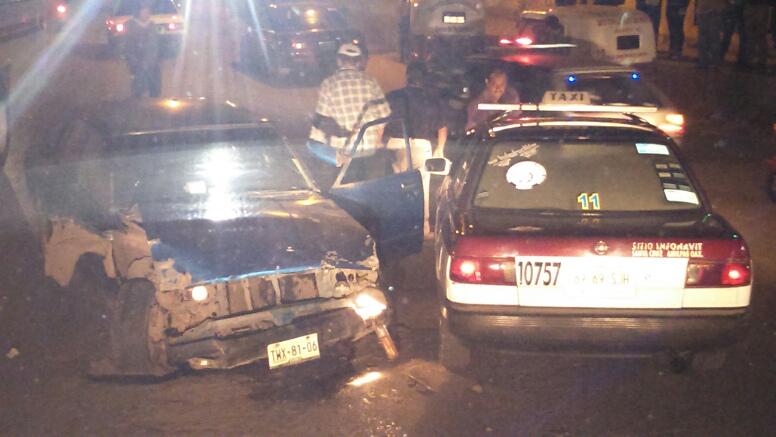 whatADRENALINA's tweet photo. Choque a la altura de la panificadora san Martín tomen sus precauciones @066Oaxaca @Spiaboc @Betillocruz http://t.co/16CDjNXaSu