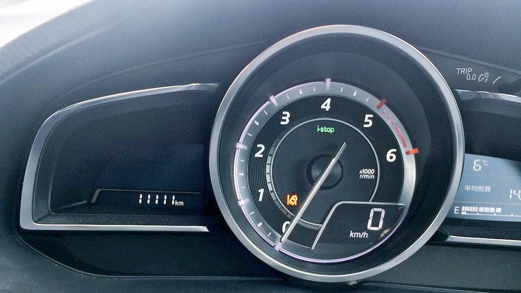 shinden_kaku's tweet photo. アクセラさん11,111km突破!!
20日で丁度6ヶ月になります。
#アクセラ #AXERA http://t.co/0EtjQmBjUk