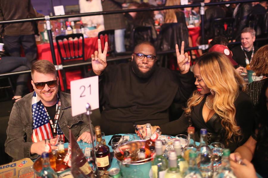NME's tweet photo. Weren't at last night's #NMEAwards? Catch up on the story of the night in photos http://t.co/muobwWkXWW http://t.co/HE8bidB3lY