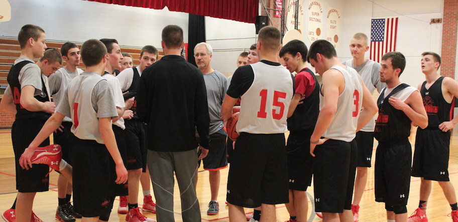 DerekParris's tweet photo. The Mohawks seem to be streaking at the right time: http://t.co/iIYGyJomfV #breezesports @Mohawk_Hoops #MSMhoops http://t.co/43SfMfbTHV