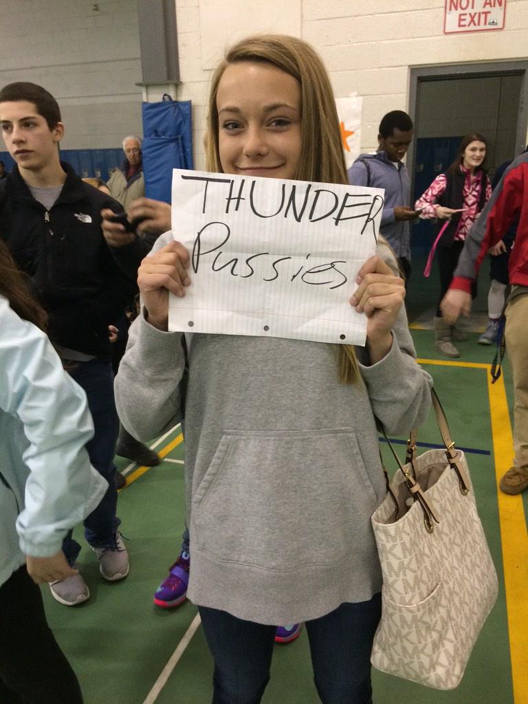 hannahbuckley98's tweet photo. Much love fam #cluckstrong #hbderica http://t.co/aX9KjNfavB