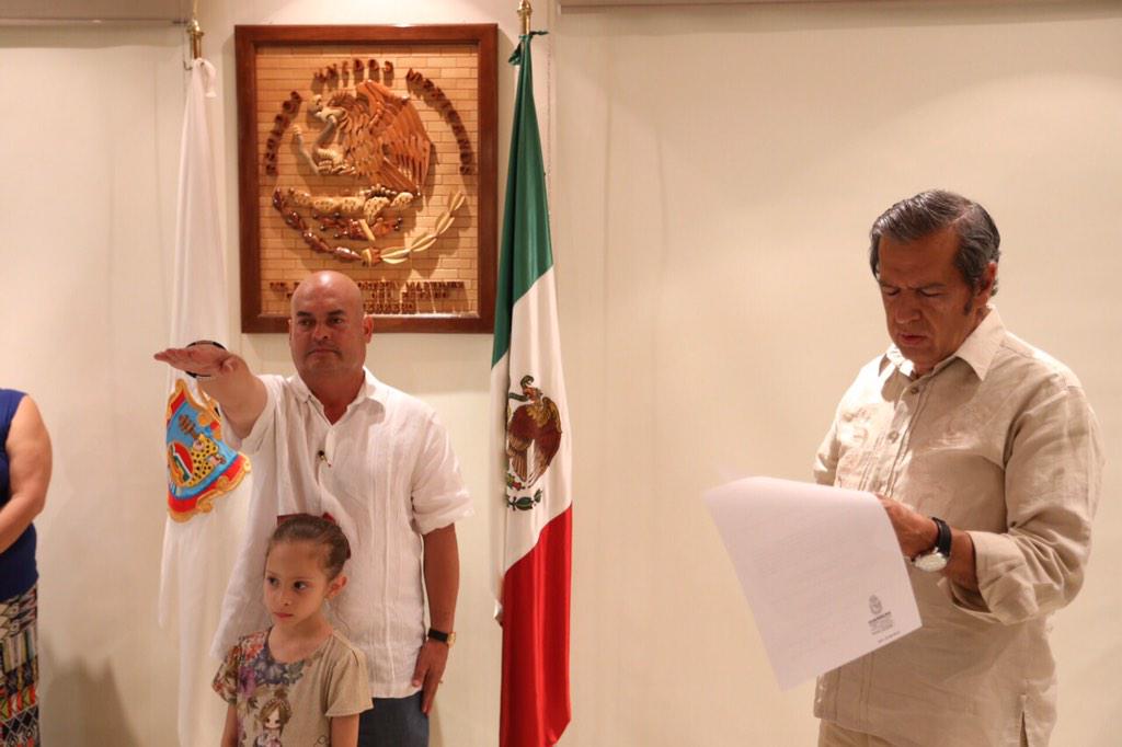 GobOrtega's tweet photo. Designamos a Rigoberto Acosta como Secretario de Desarrollo Rural. Nuestro compromiso es con los campesinos de Gro. http://t.co/EwqfvVrXJg
