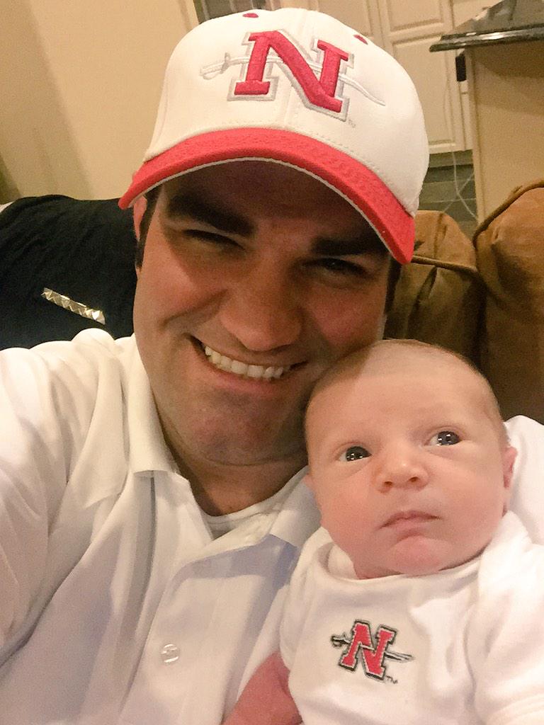 Timarima's tweet photo. @GeauxColonels beat @LSUbaseball #GeauxColonels #GeauxTigers #lovecollegebaseball #DadAndSonStuff #NSUGradLSUFan http://t.co/7VNqDACE23