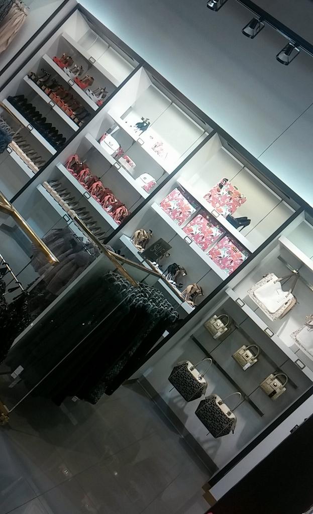 _aBlackQueen's tweet image. I did the FUCK out my wall tonight. #Slay #Bebe #VisionShift #ComeVisitMeTomorrow #BestDisplayInTheStore