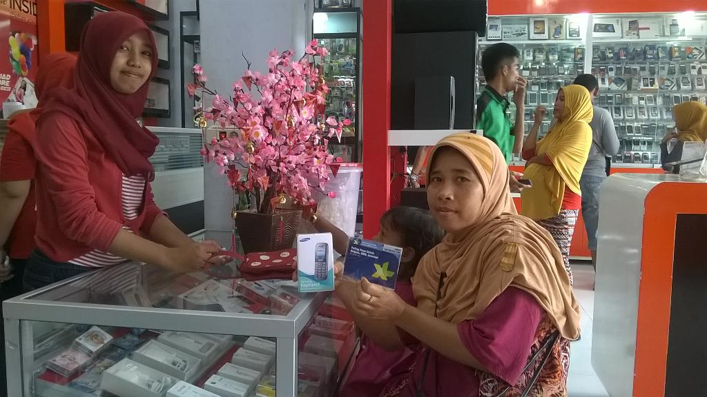 99xcomm's tweet photo. Wooow slmt ya bu jadi yg pertama mndpt angpao hp+kartu inet XL di @99xcomm dgn membeli Hp type dan merk apapun dsni http://t.co/E6YZ3HaJL8