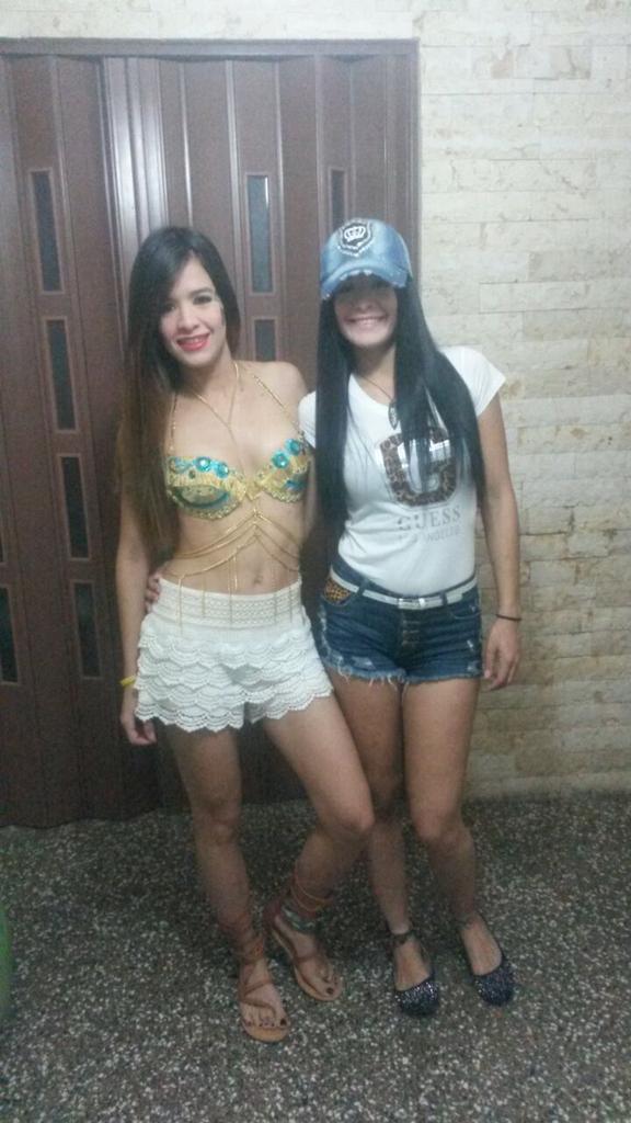 Isa_Estela's tweet photo. Te amo gemela bella ♥♡♥ http://t.co/9ZZMUNoqPr