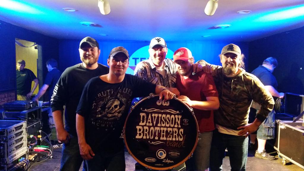 jenzyAB's tweet photo. @DavissonBroBand #davissonbros #TBT #goodtimes http://t.co/UWwNcDY4Dz