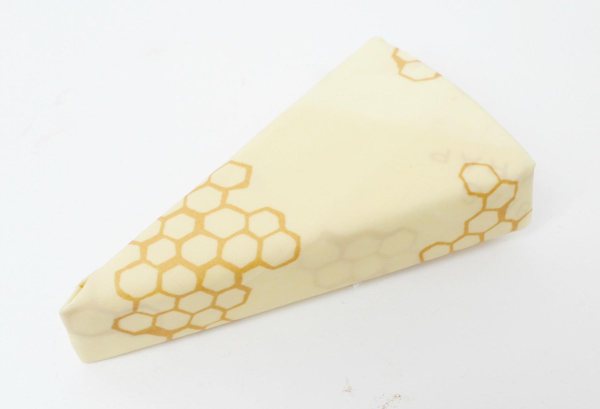 Wil jij eten duurzaam verpakken in de koelkast? Probeer dan eens de Bee's wrap! alleenpuur.nl/bees-wrap/  <a href="/GreenJumpNL/">Manon Gagic</a>