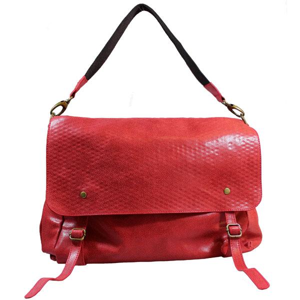 KtuBarcelona's tweet photo. Bolso Bandolera de Piel Rojo. Práctico y cómodo para llevar el día a día o al trabajo. http://t.co/OHMFK9ybLP http://t.co/zmFpQE9yBp