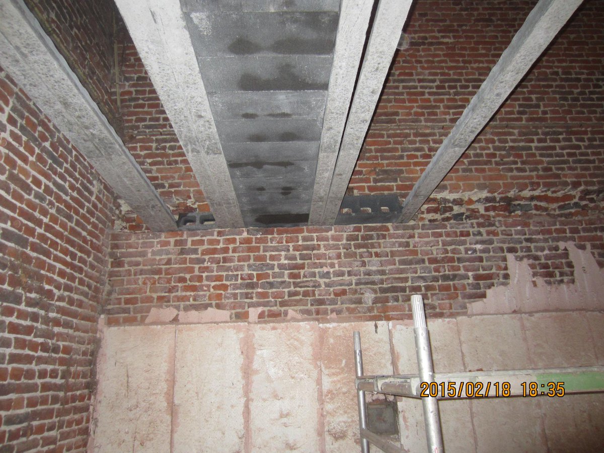 JeanGrell's tweet image. Rénovation complète d'une grange : Début de l'installation des poutrains