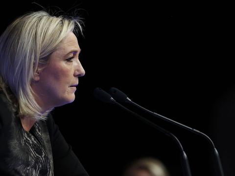 Marine Le Pen va porter plainte contre «Libération» dlvr.it/8dN5vG