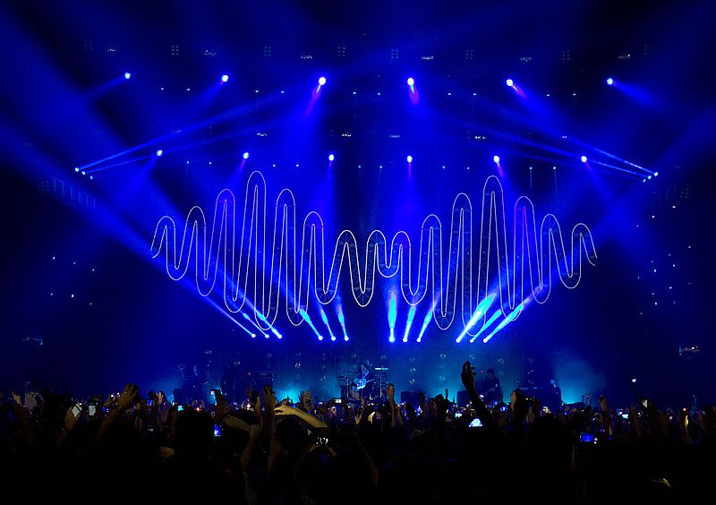Arctic Monkeys at their world tour prefer ROBE lights! Check out this very innovative design. bit.ly/17fe5Ba