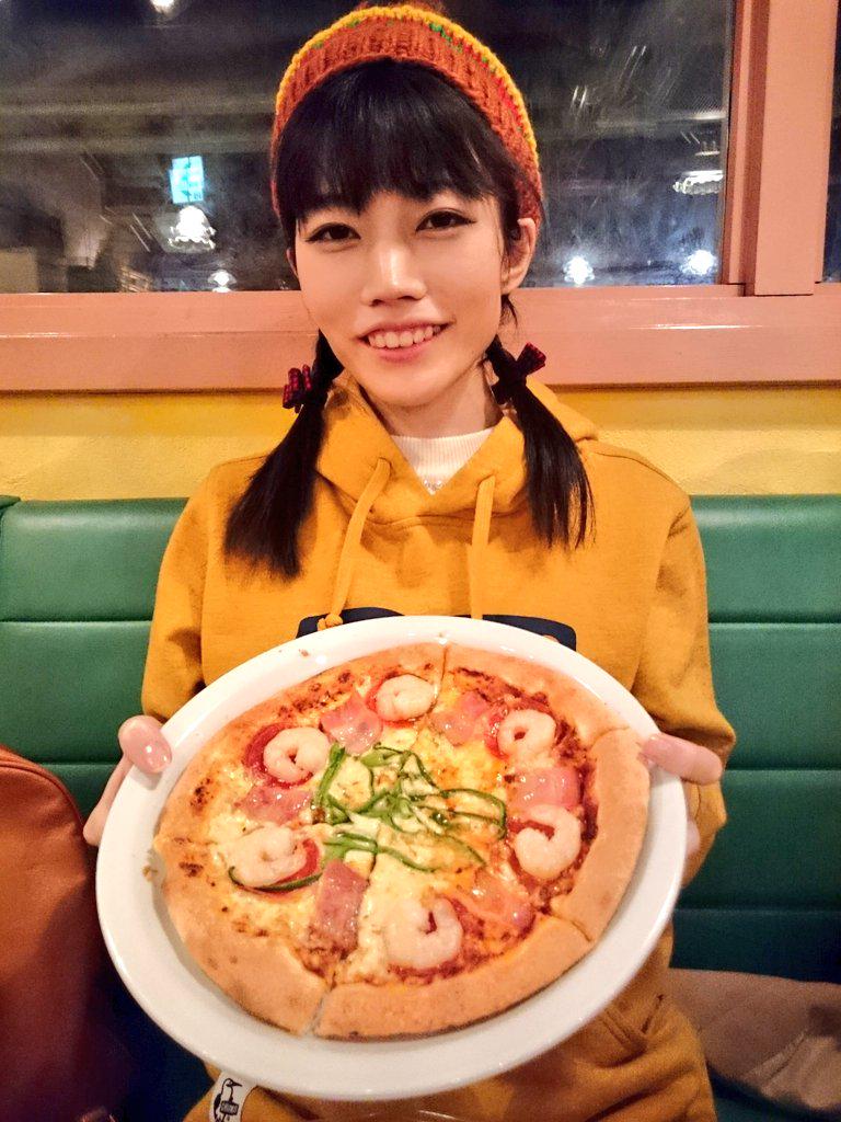 チェリかめ 夏鈴の晩御飯 キャナリィ ロウのピザ 今日の夏鈴とタワレコ郡山店さんに行ってきました シマダさんtrash Up入荷されてます ありがとうございました 突然の訪問なのに土田店長さんにもご挨拶できて良かったです Http T Co Ioyklgeuck