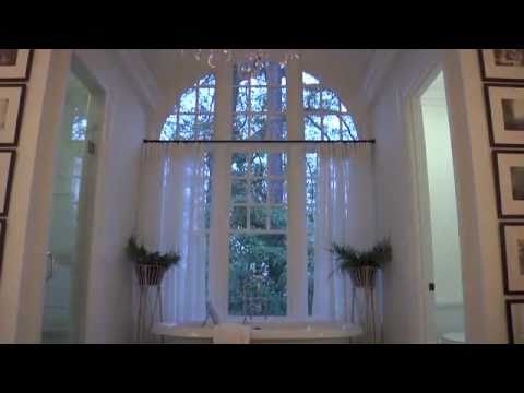 IntDesignLiving's tweet image. Christmas House Showhome vid.staged.com/KZ9n #customliving #livingdesigns