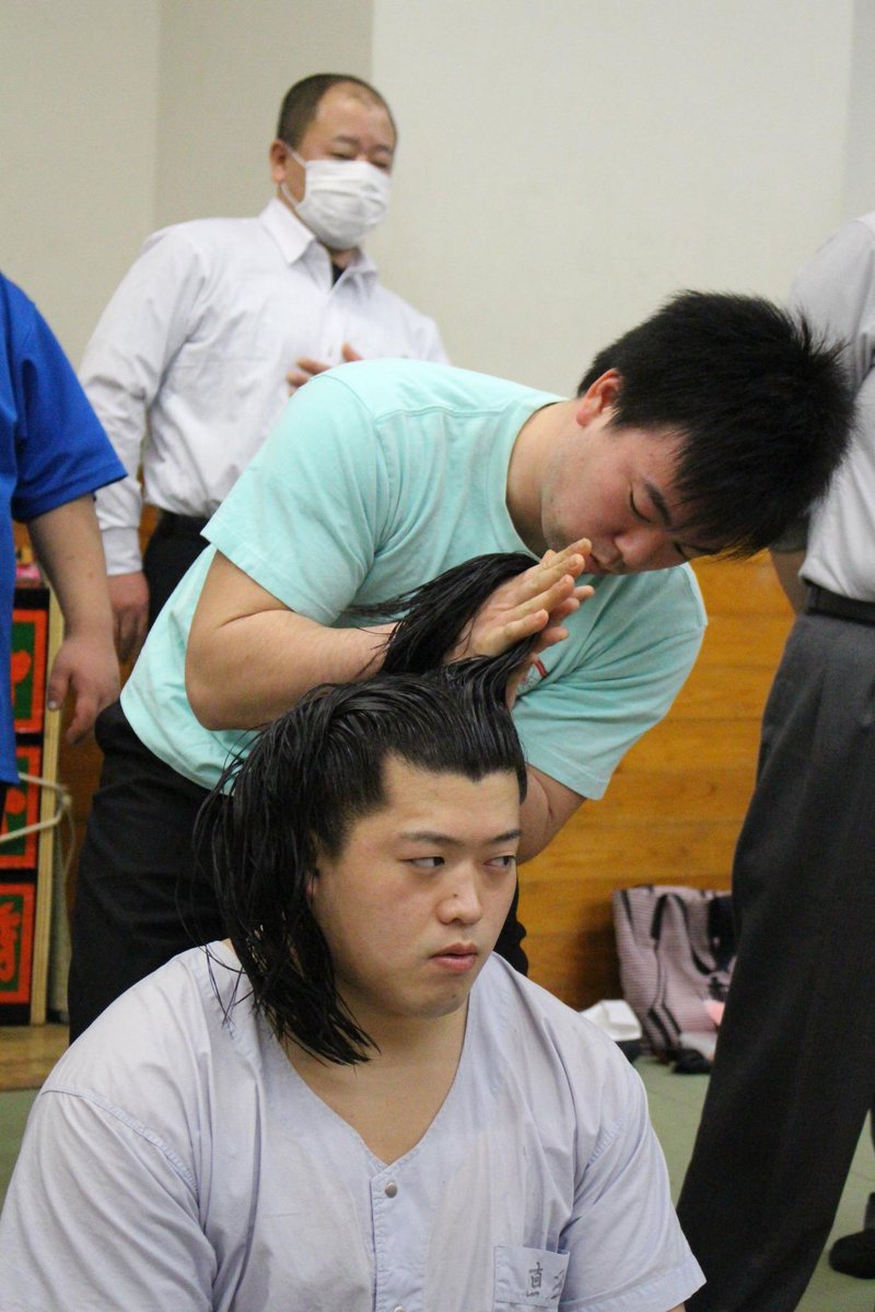 相撲 髪の多い力士は大銀杏の中がこんな風になっていました 床山講習会 Togetter