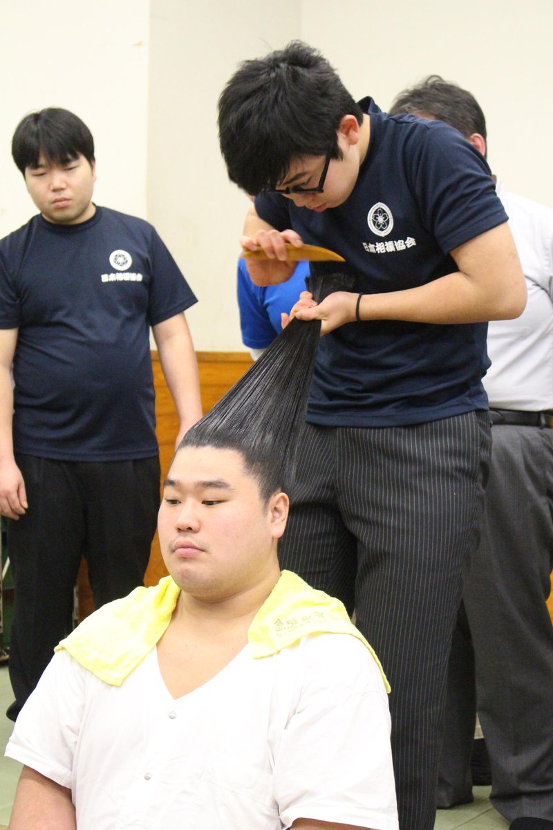 相撲 髪の多い力士は大銀杏の中がこんな風になっていました 床山講習会 Togetter