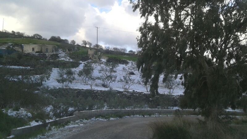 dafnichampaiou's tweet photo. Καλημέρα από την χιονισμένη Σαντορίνη μας♥ 
;) ;) http://t.co/Wj8oQ4sCMp
