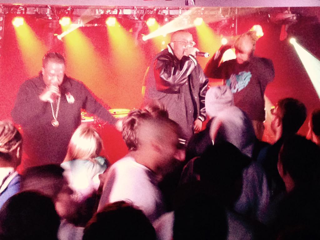 superfezzle's tweet photo. Blackalicious, Lifsavas, Mr thing, asylum Seekas at the tavern Guernsey, off the chain!! #blackalicious #giftofgab http://t.co/vgNE4GADTr