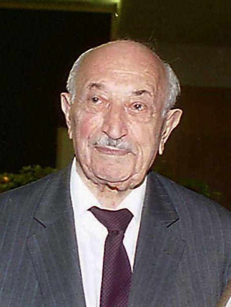 bevsackville's tweet photo. 95 year old Nazi-hunter Simon Wiesenthal was awarded an honorary knighthood by the Queen on 19 February 2004 http://t.co/Jzdx6S4qix