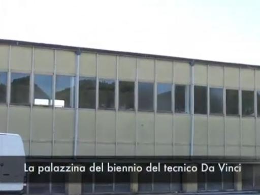 Nella scuola fatta di amianto dove è vietato correre  e sbattere la porta|Il video goo.gl/Lfg97P