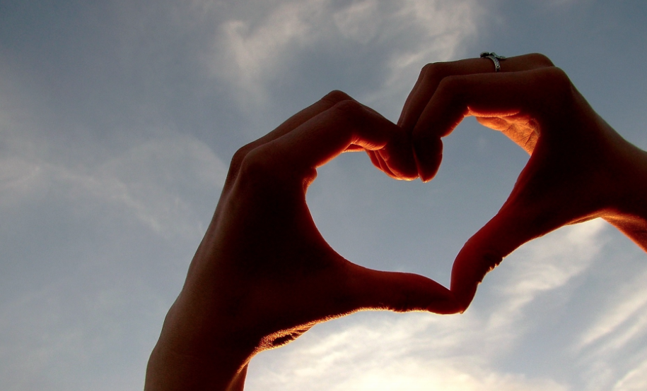 almaniahcom's tweet photo. منتدى #ألمانيا جمع يوسف وليال بالحب وسوف يحتفلان بزواجهما قريبا ألف مبروك عليكم القفص الذهبي
http://t.co/WuDgMPoHUX http://t.co/nh3il2w31L