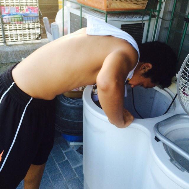 FWBspeaks's tweet photo. Maligo nas @ahhhchards nice oneee. Girls, fresh nani siya after :) http://t.co/X7H4Y17Tmn