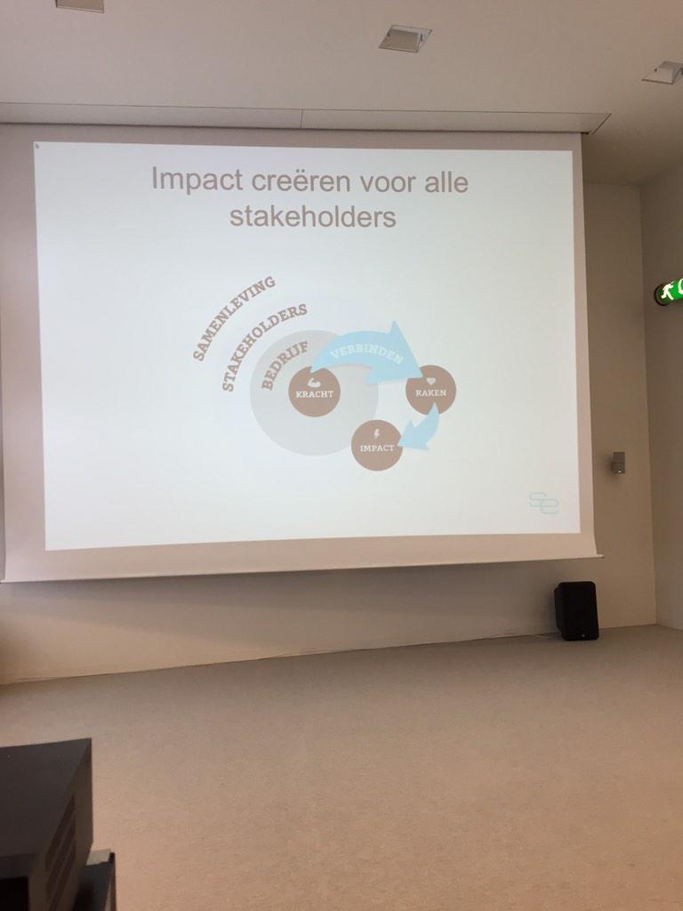 Michael Amiabel leert vandaag aan 12 non-profits hoe ze aantrekkelijk kunnen zijn voor bedrijven #fondsenwerving