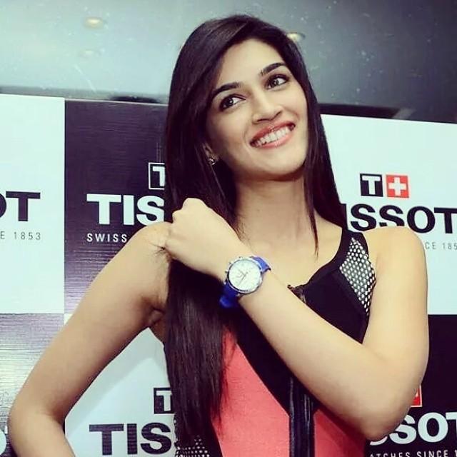 TeamKritiS's tweet photo. "@KritiSanonCafe: The Cutest Girl @kritisanon u Look Flawless in this 😍❤!! Keep Smiling Lik dis Always http://t.co/jSEP50UZMw"