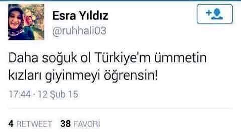 Onun adı Esra, arkadaşları ona cahilin önde gideni diyor.. Oksijeni boşuna yakıyor, karbonmonoksitten beyni tütüyor..