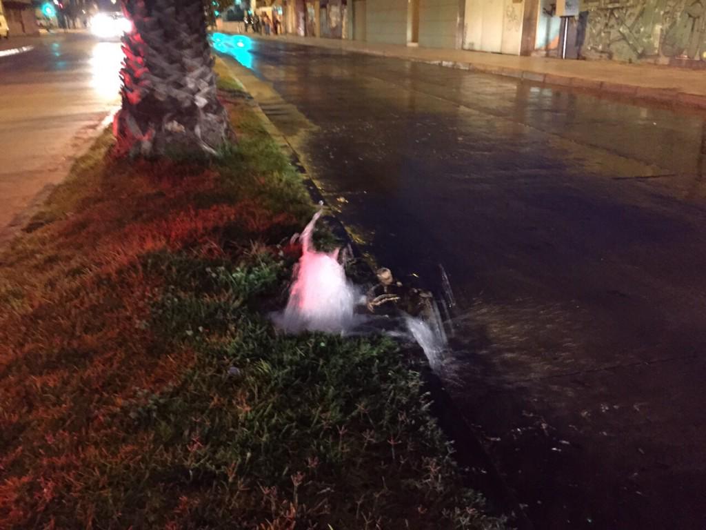 haroldrivasm's tweet image. Mucha precaución, rotura matriz agua bandejón central Av Argentina / Baquedano.