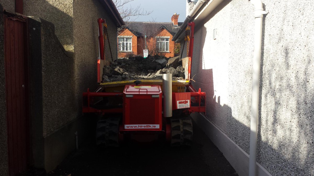 skiptracks's tweet image. Multipurpose STK6 Trackmate in action with extendmyhome.ie @hire2k #ConstuctionUK #construction #homeextensions