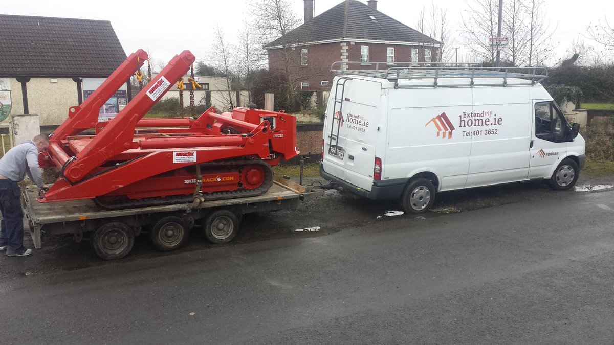 skiptracks's tweet image. Multipurpose STK6 Trackmate in action with extendmyhome.ie @hire2k #ConstuctionUK #construction #homeextensions