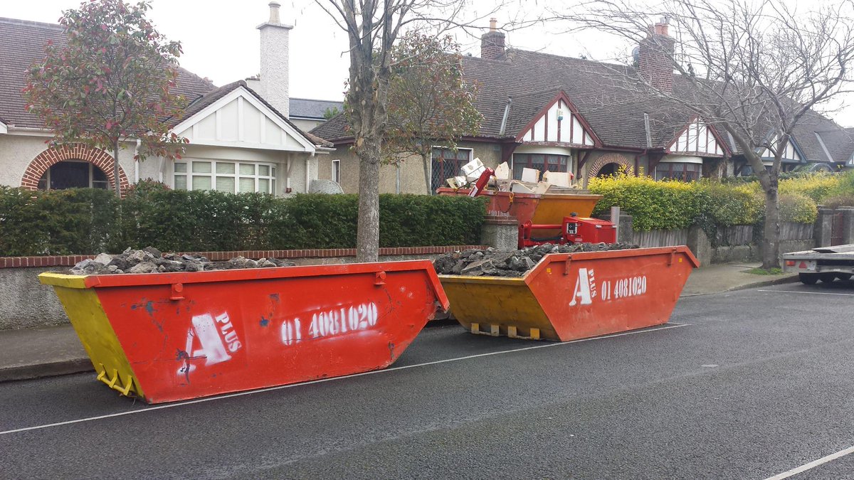 skiptracks's tweet image. Multipurpose STK6 Trackmate in action with extendmyhome.ie @hire2k #ConstuctionUK #construction #homeextensions