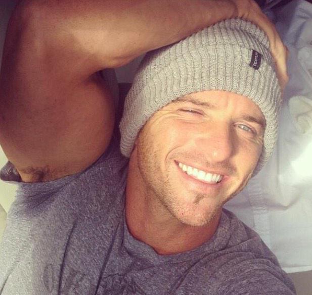 MarkCalvin_'s tweet image. AFTERNOOON! 
#TuesdayTreat from me 💥