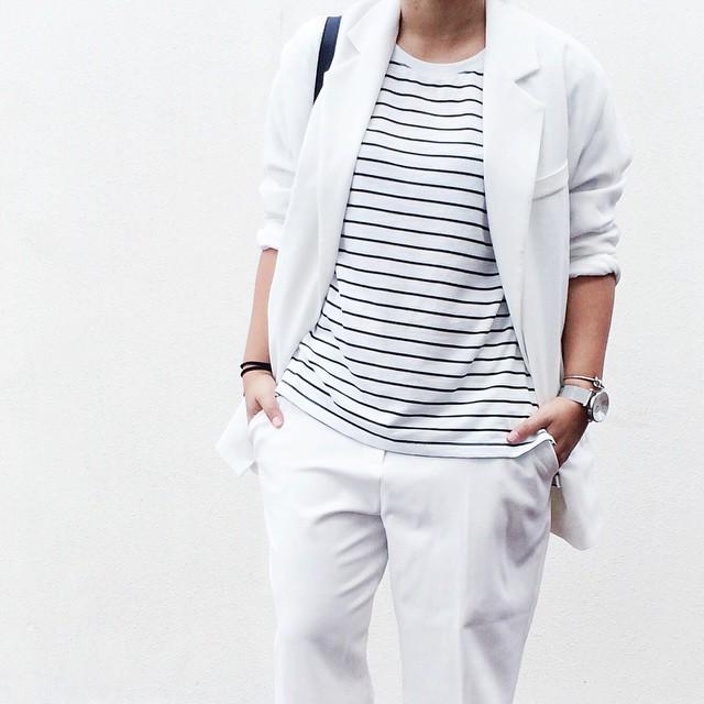 Forever21's tweet image. Keeping our wardrobe minimalistic with clean cut pieces. ⚪⬜ bit.ly/1DvrBPj  #F21xMe