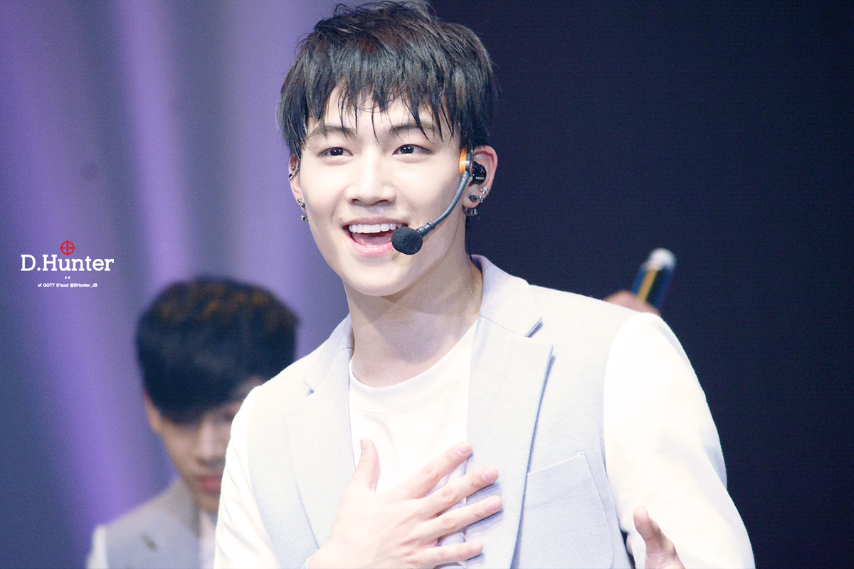 DHunter_JB's tweet photo. 새해 복 많이 받으세요!!!!!!!!!!!!! @Def_soul_JB #갓세븐 #GOT7 #JB #임재범 #제이비 http://t.co/DuBc8IE5RC