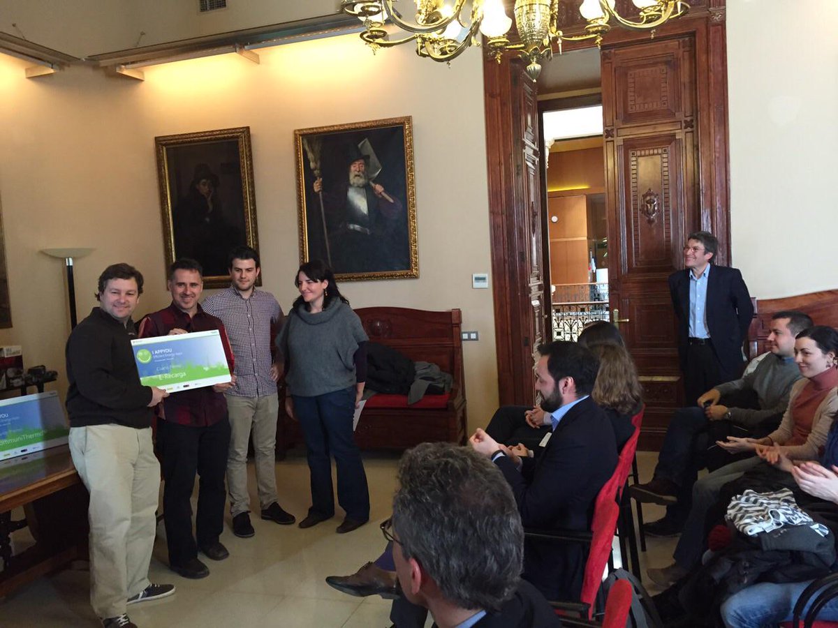 SchneiderES's tweet photo. 4º premio del #EfficientApp para @eRECARGA, herramienta para localizar puntos de recarga para vehículos eléctricos http://t.co/AR8P7IcW3P