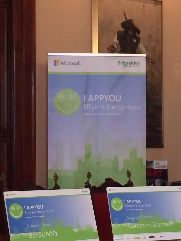 mariagalindogd's tweet photo. Entreguem premi a #PlugIt #IAPPYOU efficiency energy apps @SchneiderES @Microsoft @BCN_TIC @APPS4BCN FELICITATS! http://t.co/aut7qcfnVV