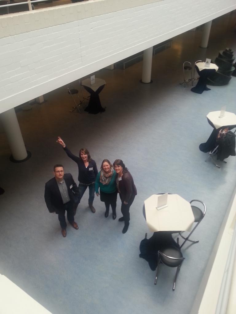 lasje77's tweet photo. Wij zijn er klaar voor #meet&amp;greet schilders gaat zo beginnen #uwv http://t.co/etUgTtCG0a
