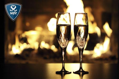 EnjoySafe's tweet photo. Ready to enjoy a romantic weekend together? #EnjoySafe http://t.co/rsXy0zLzuY