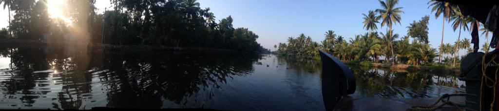 KimGregory_'s tweet photo. Love to be back here on a house boat floating down the back waters being treated like a queen 💁✌️☀️ http://t.co/sTp96pkwi2
