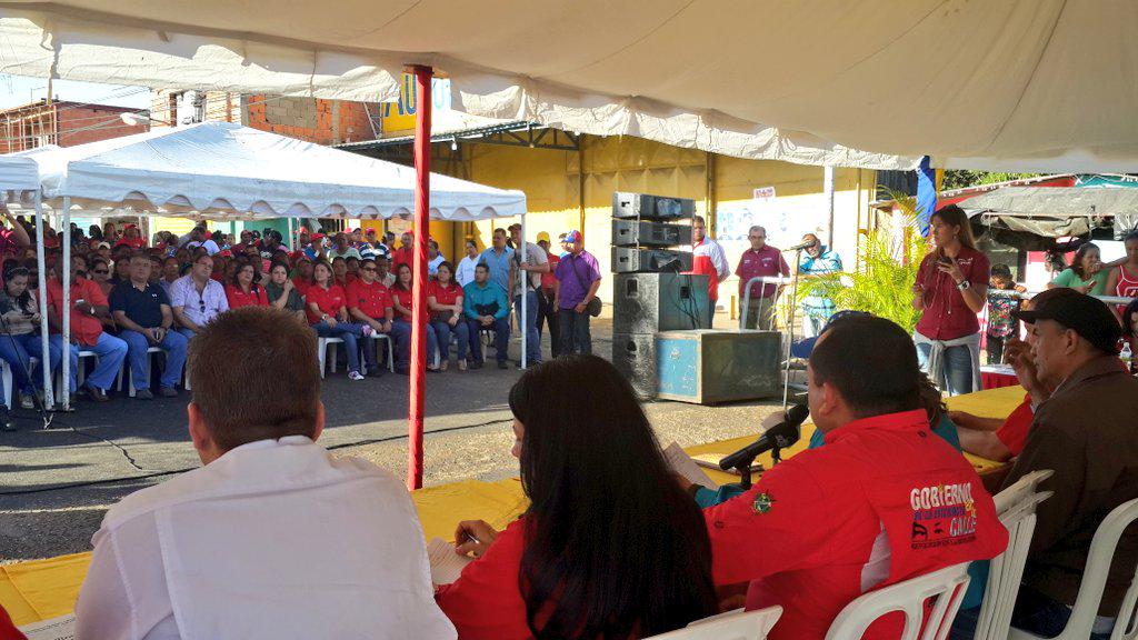yelitzePSUV_'s tweet photo. Ya #alaire #ConversandoConYelitza35 hoy desde el Sector Paramaconi Pquia Los Godos #Maturin #Monagas @MONenrevolucion http://t.co/yecFK9lzcl