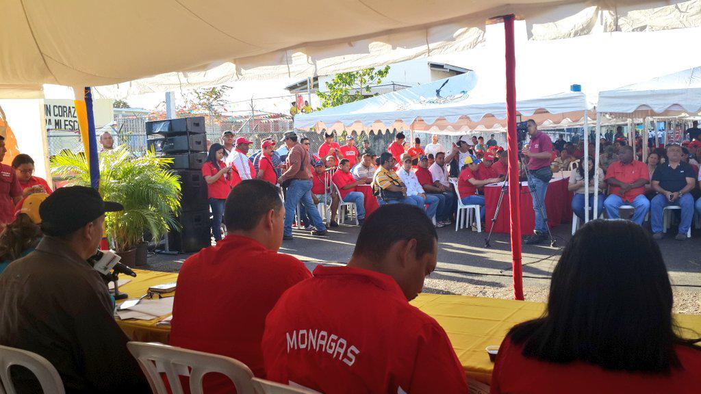 yelitzePSUV_'s tweet photo. Ya #alaire #ConversandoConYelitza35 hoy desde el Sector Paramaconi Pquia Los Godos #Maturin #Monagas @MONenrevolucion http://t.co/yecFK9lzcl