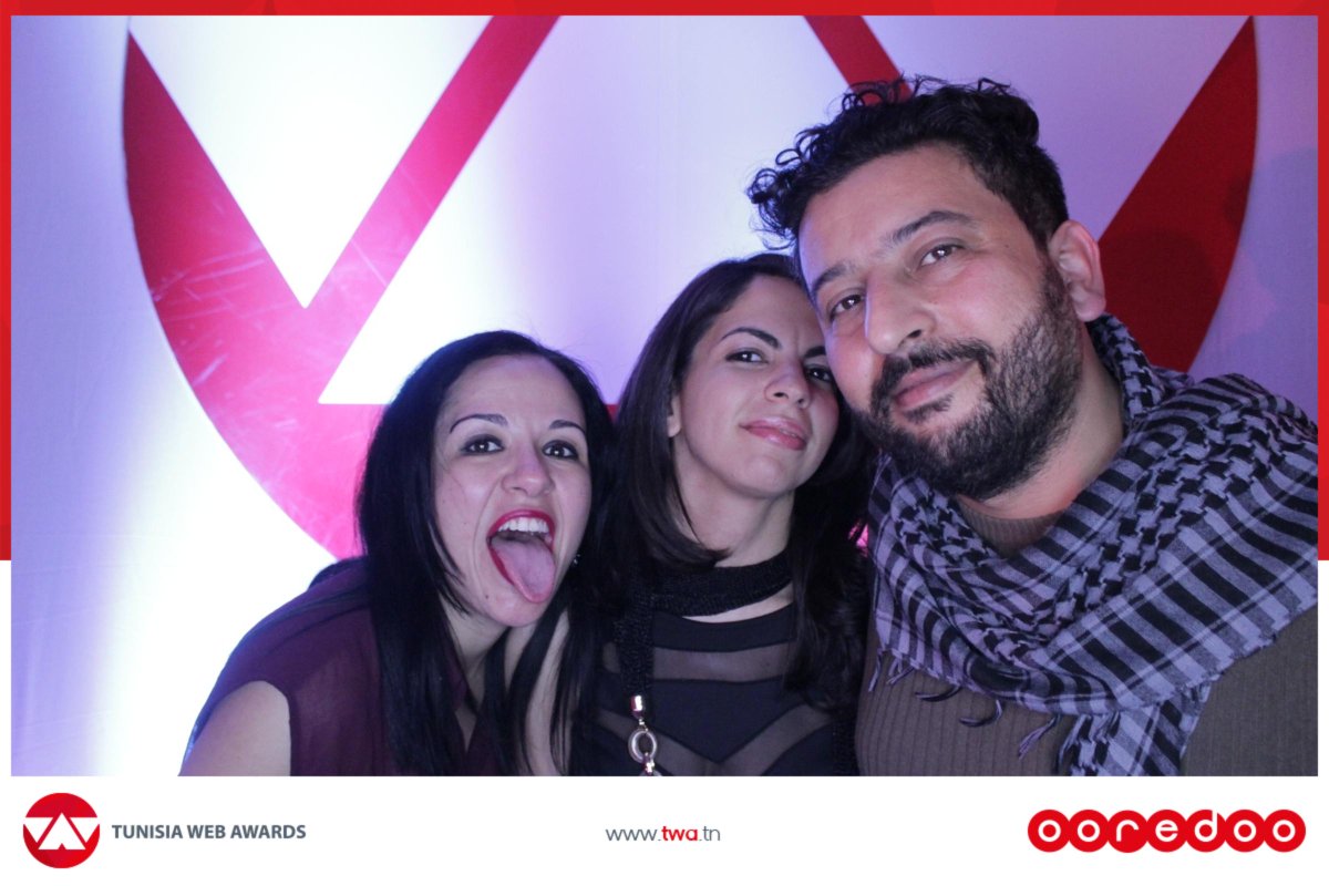 ooredootn's tweet photo. @karim2k et @_babitch_ tire la langue devant la Sharingbox des #TWA2014 http://t.co/Ny7d2nA2r8