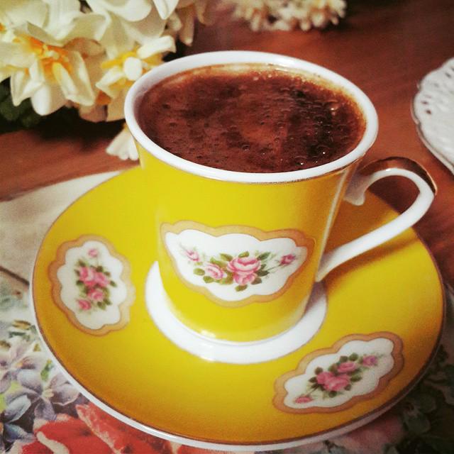 Veselim bojama i Grand kaficom prizivamo lepo vreme!  Skuvajte sebi kaficu i uživajte na terasi! :)