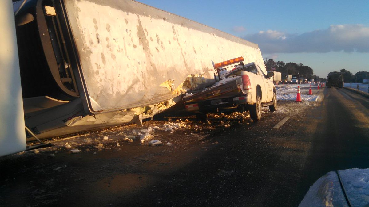 TEDREPORTS's tweet photo. A #VDOT worker sustained non-life-threatening injuries in #Melfa today when tractor-trailer fell on his state truck. http://t.co/06cRWsqwDh