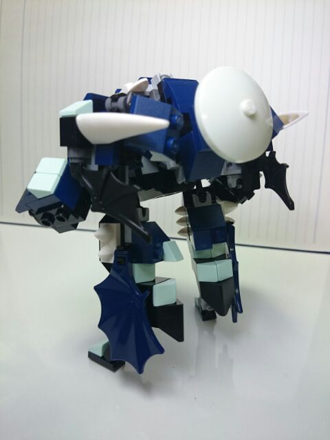 tokunoupanda's tweet photo. ミクセルのグロウキー族(41533~41535)の組み換えできました( ・∇・)!腕がアームバルカンのイメージ。意外に自立できます。
#lego #alternative_model http://t.co/YkDdFYRNUP